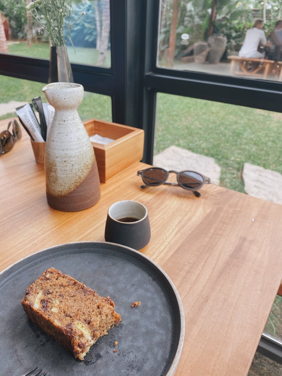 Банановый хлеб и V60 в RÜSTERS.