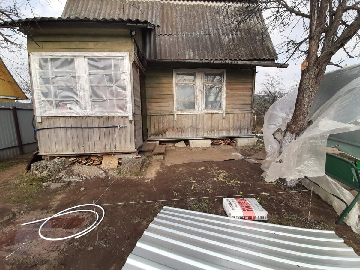 Вот так наш дачный домик выглядел до строительства веранды