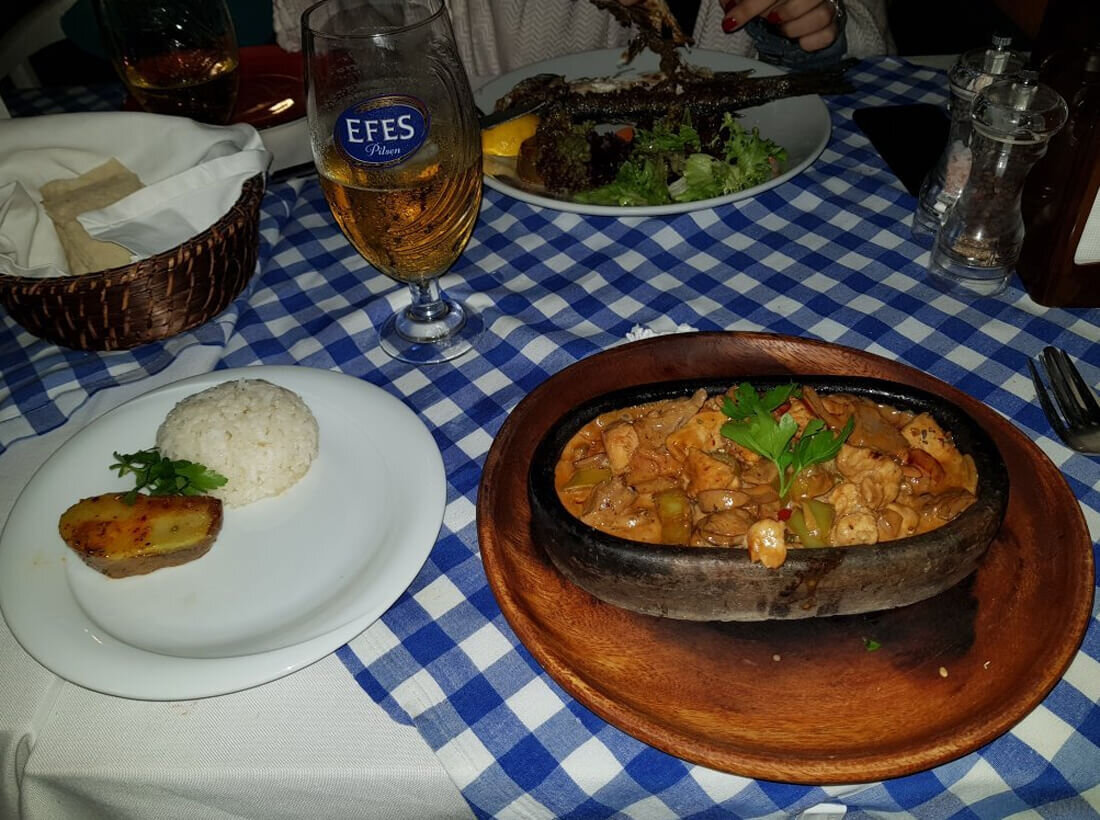 Недорогие кафе в стамбуле. Ужин в стамбуле. turk art terrace restaurant. турк ресторан. турк кафе москва.