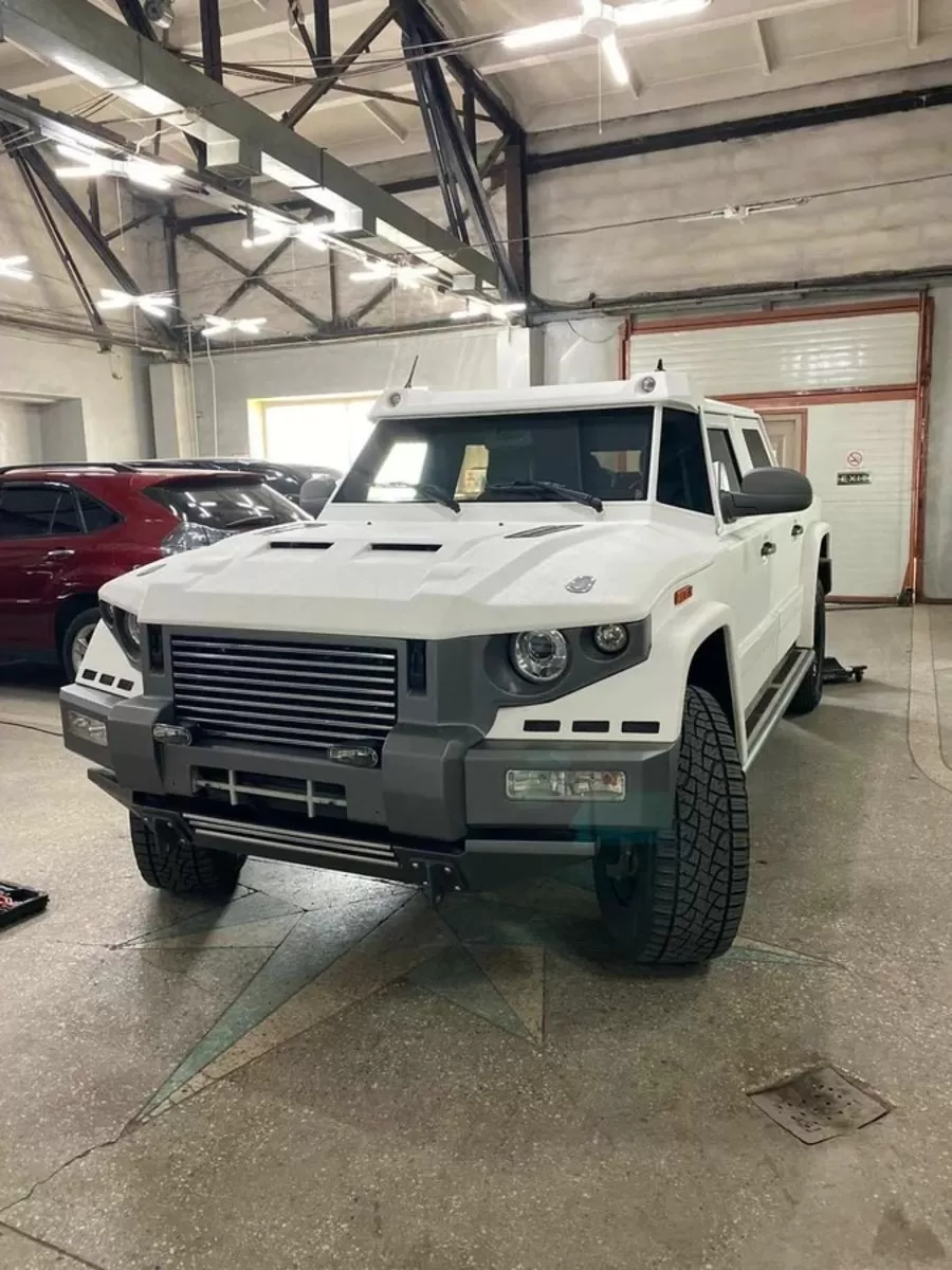 Чем же друг не угодил?