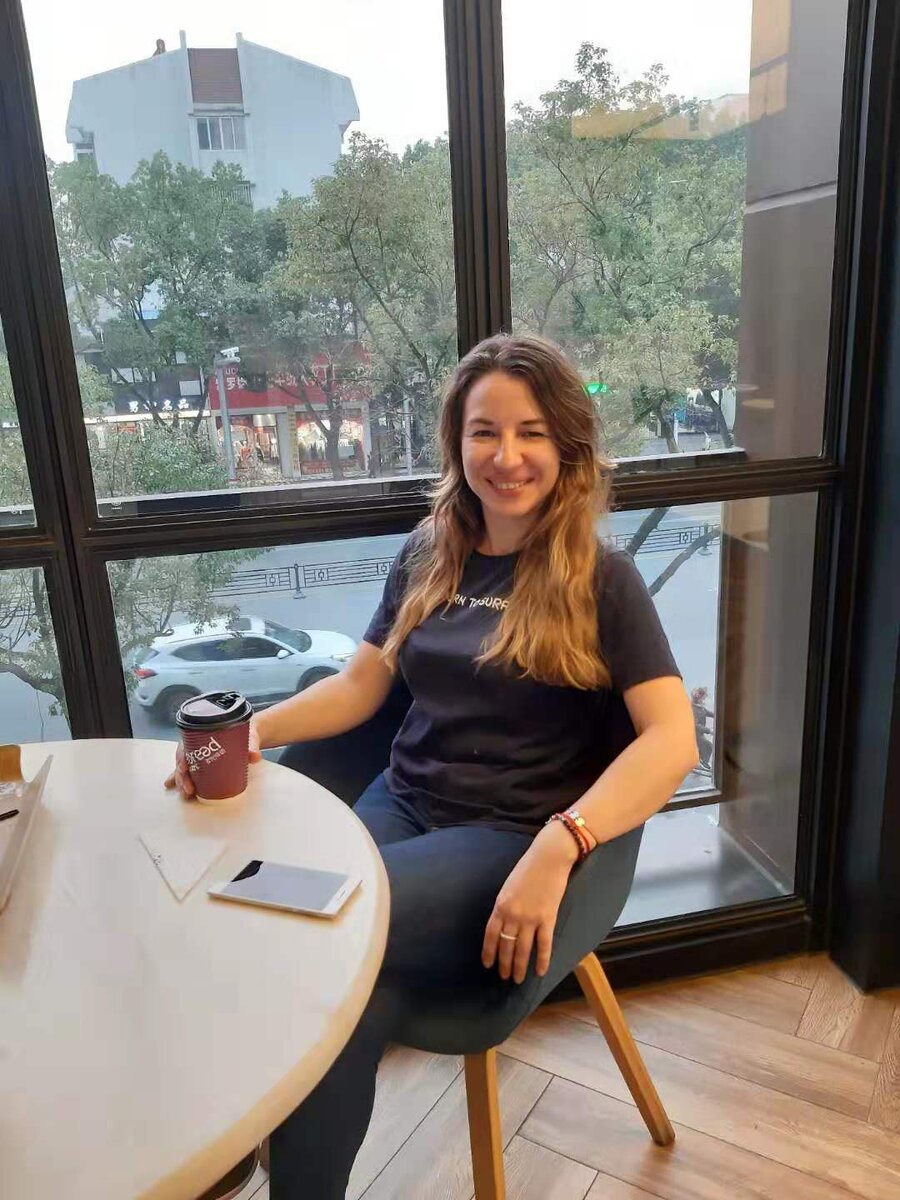 Нашли с подругой очень милое кафе, где есть вкусный кофе и десерты. Ура!