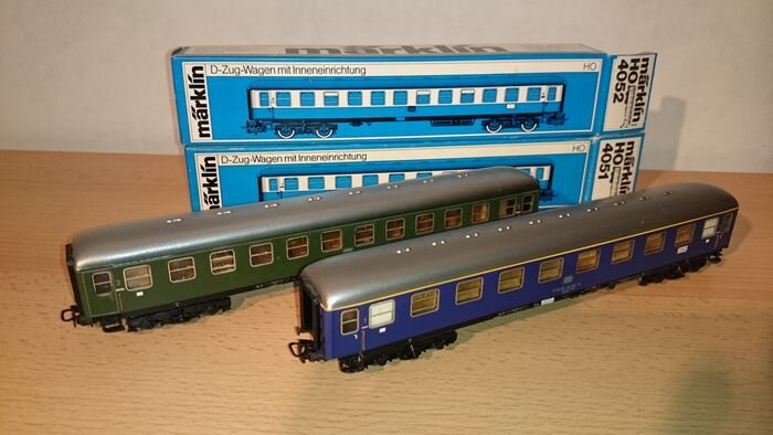 Вагоны 4052 и 4051 примерно 1980-х гг.