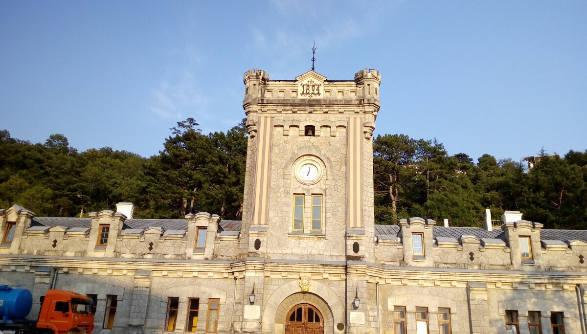 Башня Главного Ялтинского завода АО "ПАО" Массандра"