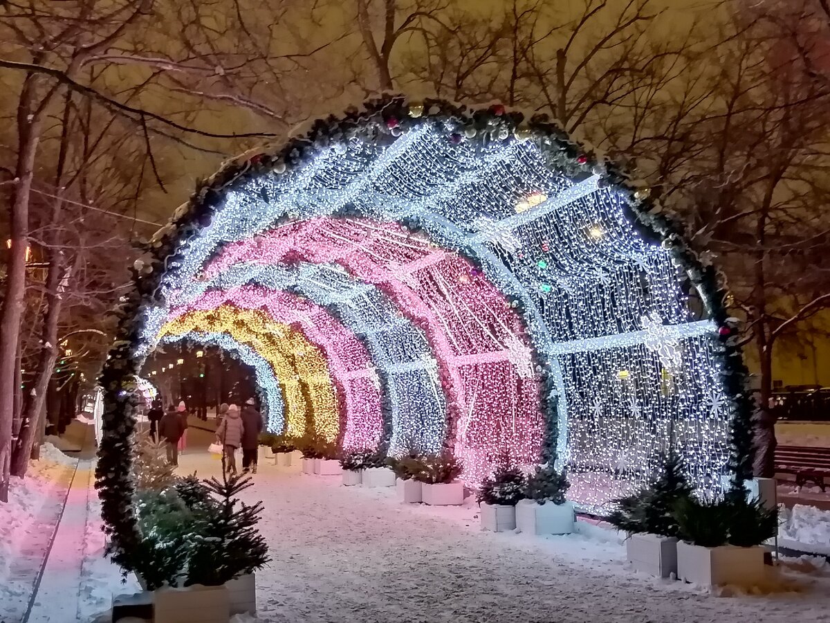 Новогодние места. Световой тоннель в Москве на Тверском бульваре. Тоннель на Тверском бульваре 2021. Тверской бульвар зима 2021. Тверской бульвар зимой 2022.