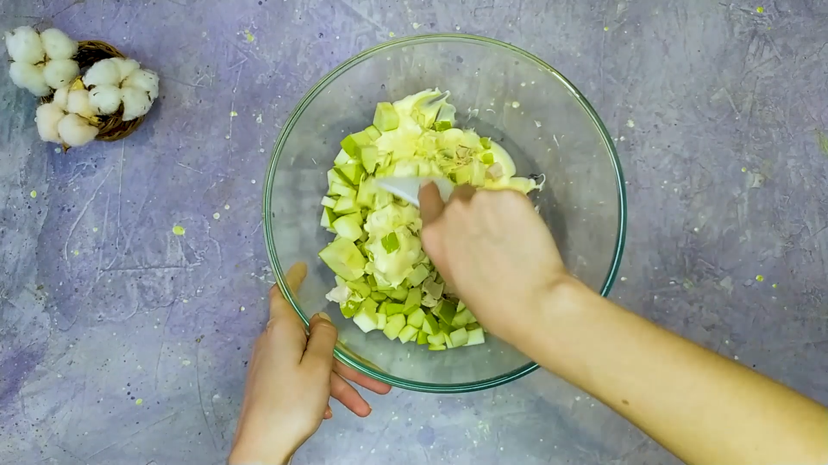 Салат с сельдереем, яблоком и курицей 🥬⁣⁣ | Пробуем эту вкуснятину | Дзен