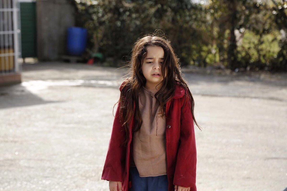 Юная актриса Берен Гёкйылдыз