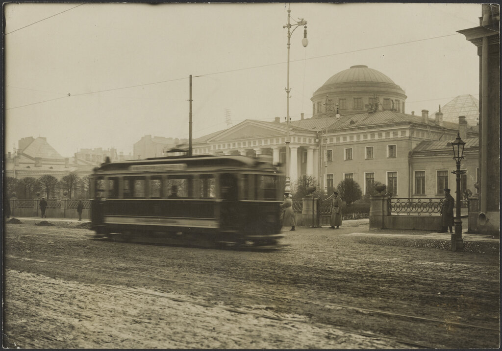 Питер 1913 год. Празднование 300 летия династии романовых. Санкт-петербург 1913 год. В петербурге в 1913 году был создан. Таврический дворец в петербурге 1917.
