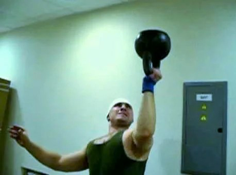 главное гирю на щиток не уронить...