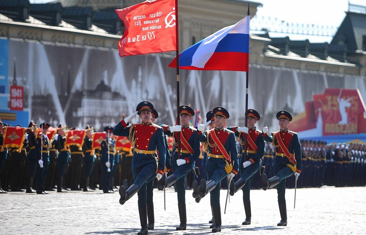 Знамя Победы на параде Москва