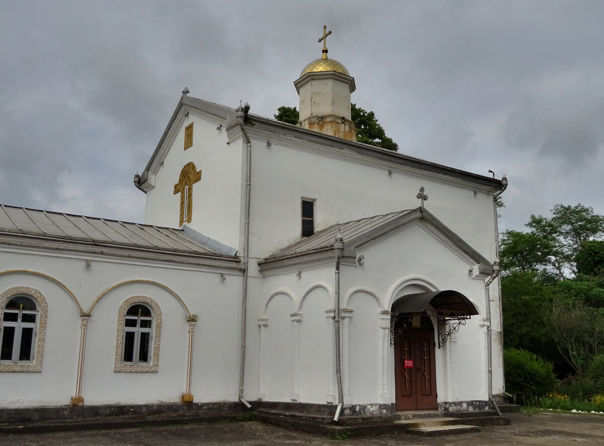 Илорский храм. Илорский храм Святого Георгия. Илори Абхазия храм. Илор храм Георгия Победоносца. Илорский храм Святого Георгия Победоносца в Абхазии.