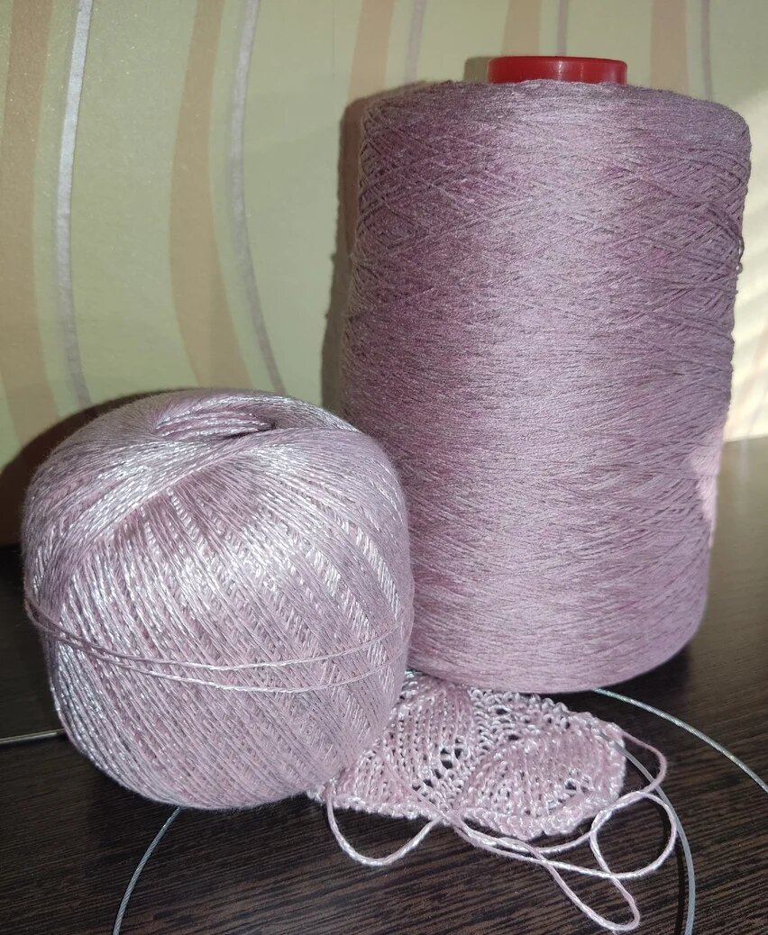 Это пряжа, которую купила недавно для летней вещицы. За зиму свяжу. 