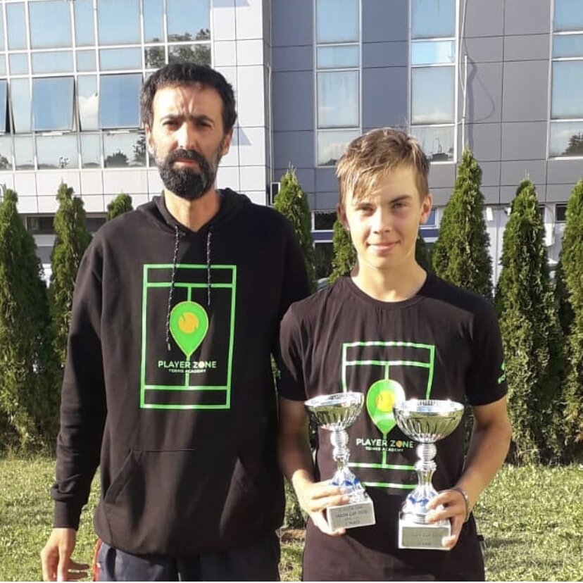 2 кубка с турнира Tennis Europe в Нови-саде