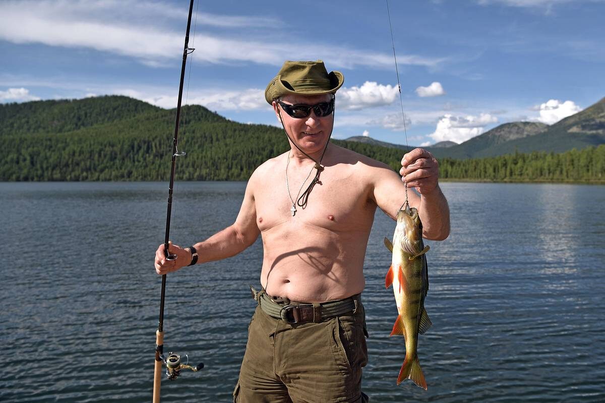 Владимир Владимирович на рыбалке. Фото из открытого источника.