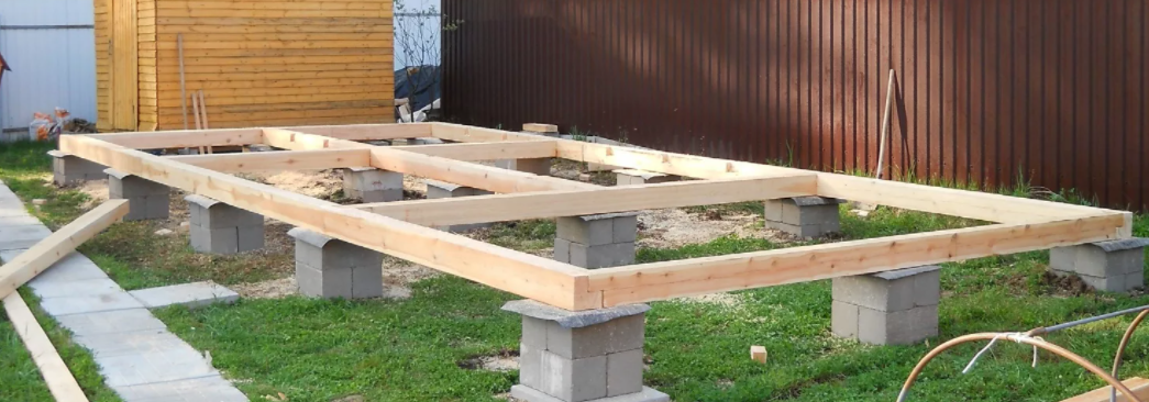 Столбчатый незаглубленный фундамент из бетонных блоков 