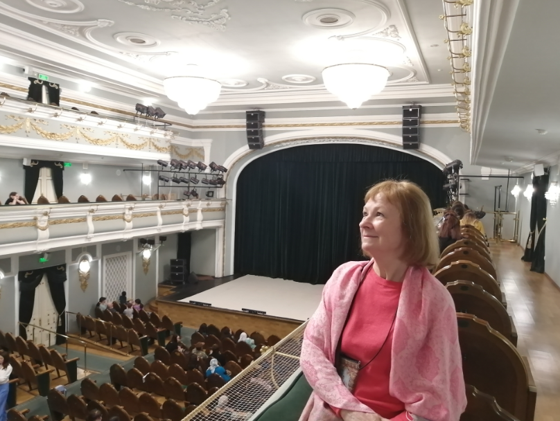Ильина Татьяна в зале театра. Вид с балкона (фото из личного архива)