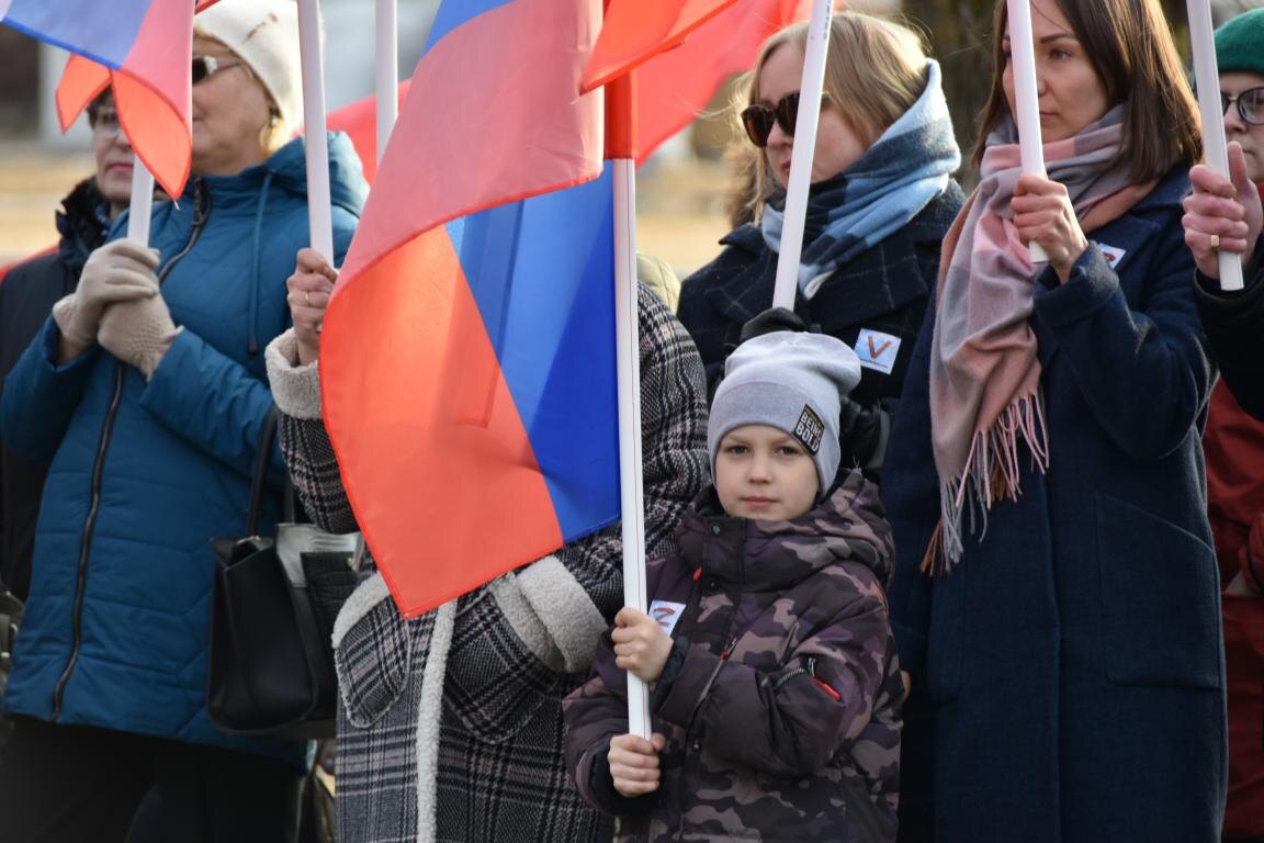 Своих не бросаем»: в Белогорске состоялся концерт-митинг | Белогорск.рф |  Дзен