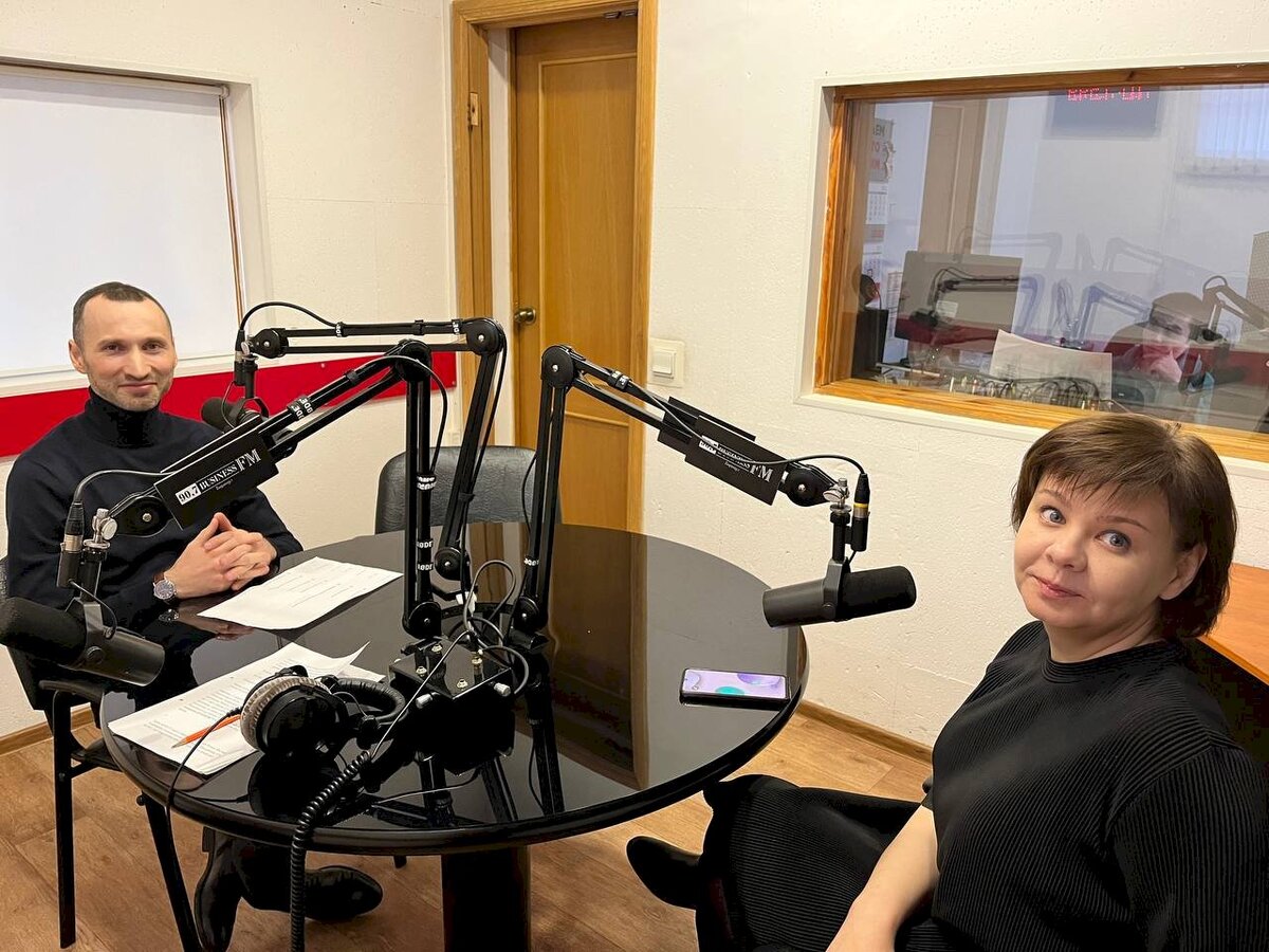 Станислав Татаринцев и Алена Короткова в студии «Бизнес-ФМ. Барнаул» 