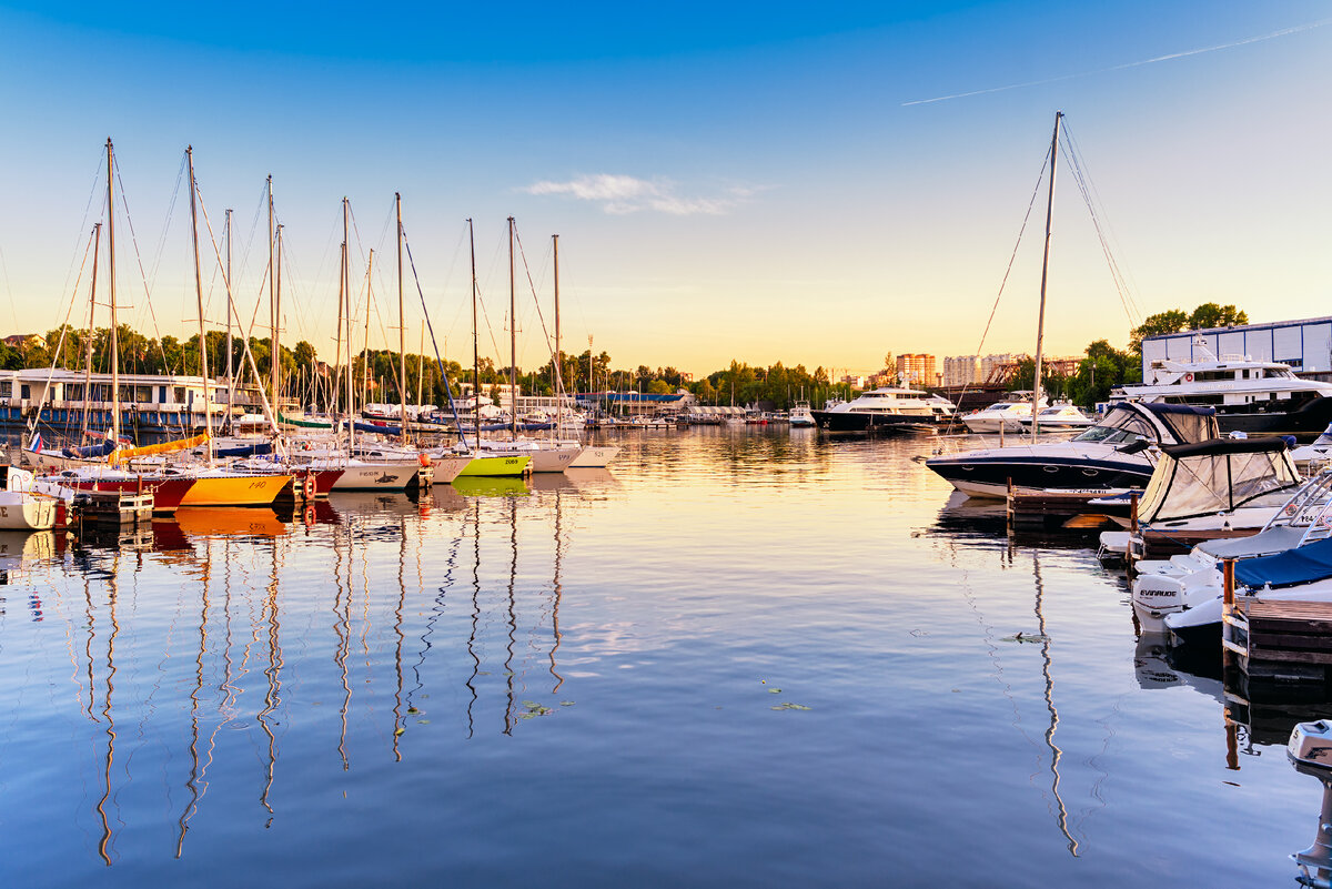 Гавань у яхт-клубов на «Водниках» (фото: Shutterstock)