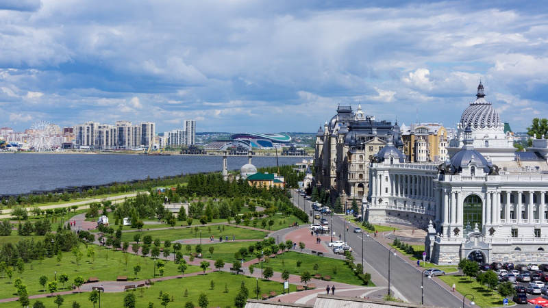 Казань - удивительно красивый и старинный город в России, является столицей Республики Татарстан. Представляет собой смешение национальных традиций загадочного Востока и современного Запада.