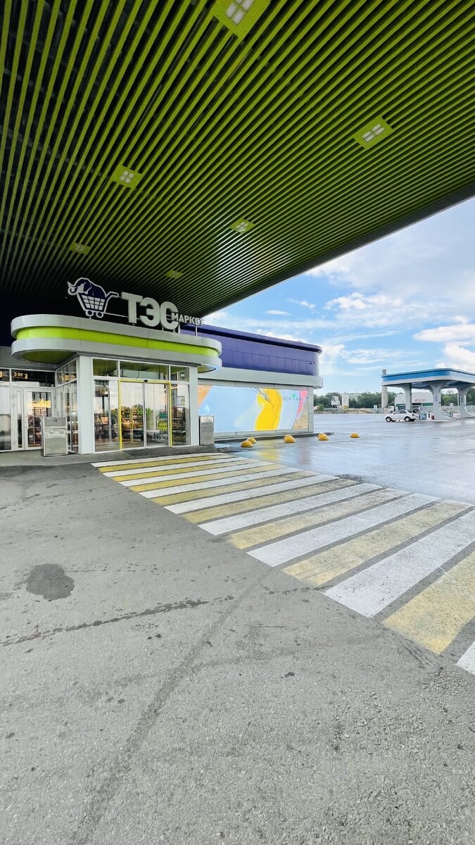 Заправка на трассе Таврида в Крыму.