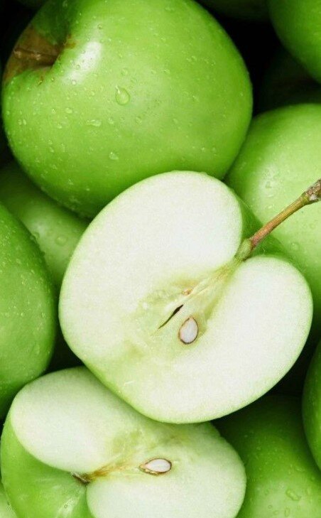 Яблоки 

Любимый фрукт всего мира является отличным источником клетчатки, точнее ее незаменимой разновидности — пектина. Он помогает уменьшить воспалительные процессы в организме и защитить вас от множества проблем, от прыщей до инфарктов и инсультов.