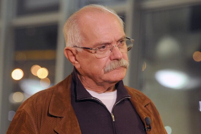 Советский и российский кинорежиссёр, сценарист, продюсер, киноактёр, телеведущий, блогер. Герой Труда Российской Федерации. 