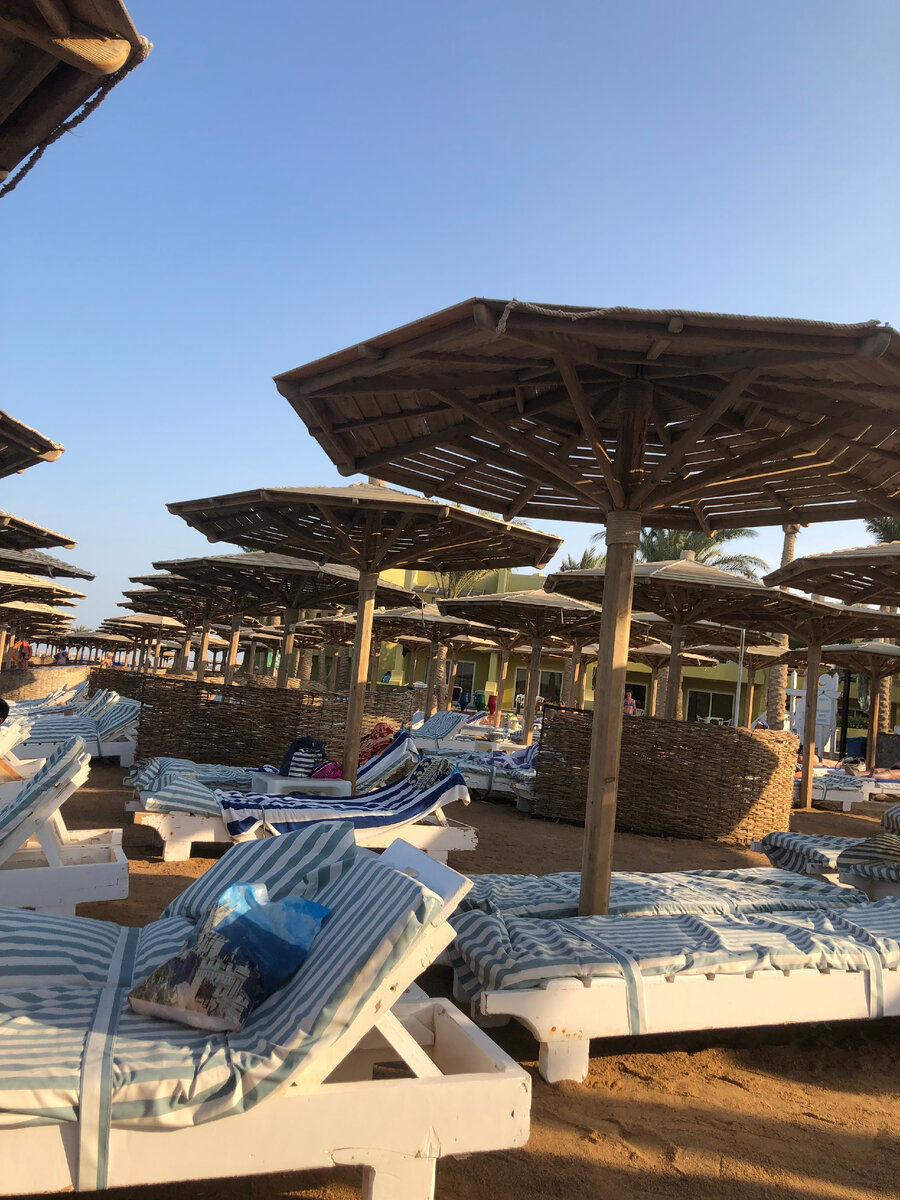 пляж с кабинками.фото из личного архива