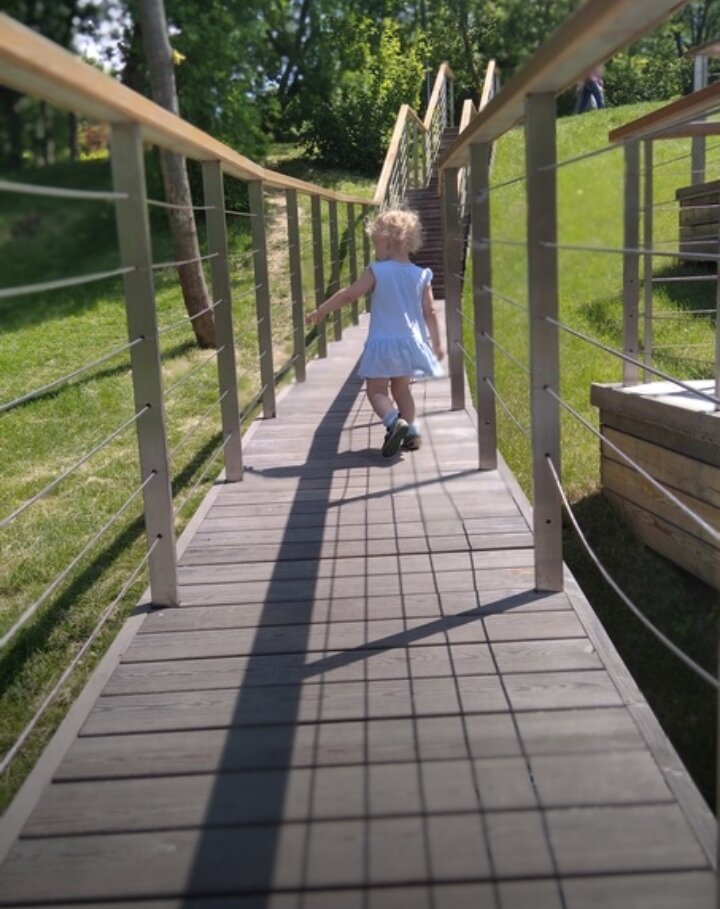 Архивная фотка Арины-малышки и наших с ней прогулок на ВДНХ. 