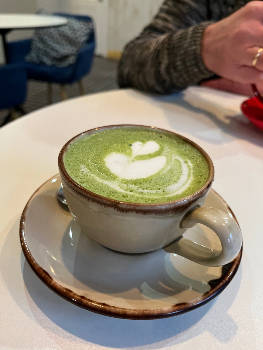 Мы с мужем в кафе