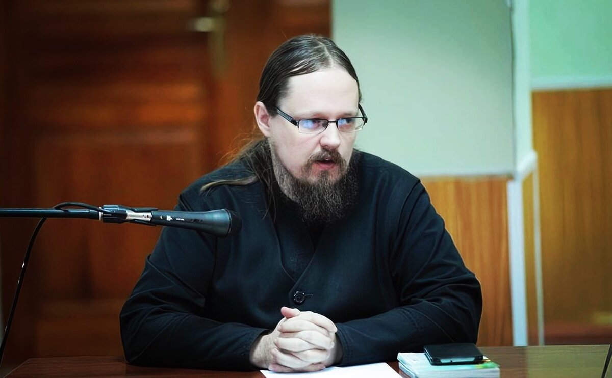 Георгий Максимов — клирик московского храма преподобного Сергия Радонежского в Бусинове, кандидат богословия, публицист, писатель.