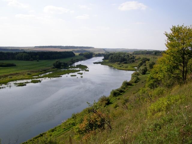 Вид на верхние броды Красивой Мечи с точки Кузьминок. Деревня Буравцева на заднем плане.