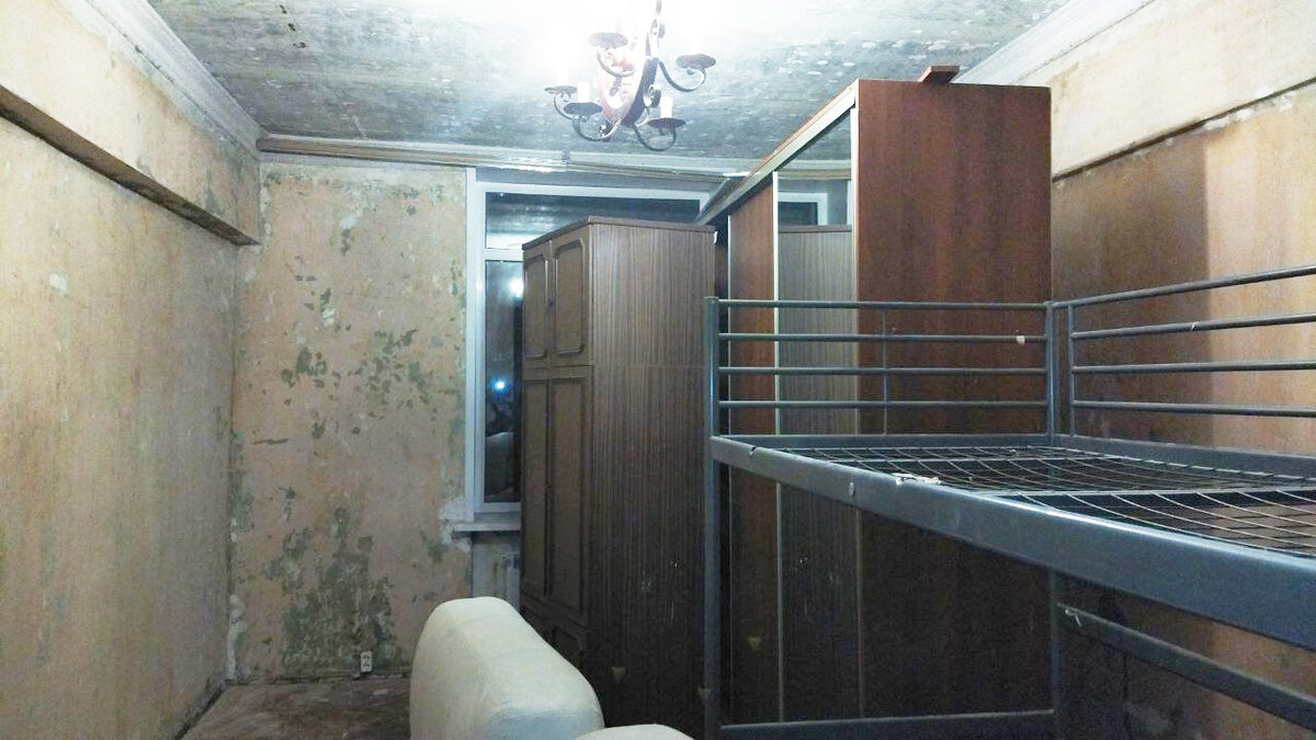 Страшно смотреть, во что превратилась комната моей мамы, еще недавно она выглядила совсем иначе.