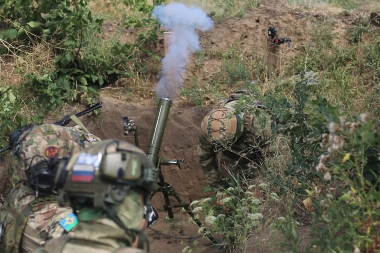 Военнослужащие военной комендатуры провели тренировку по огневой подготовке на полигоне в Запорожской области/Минобороны РФ