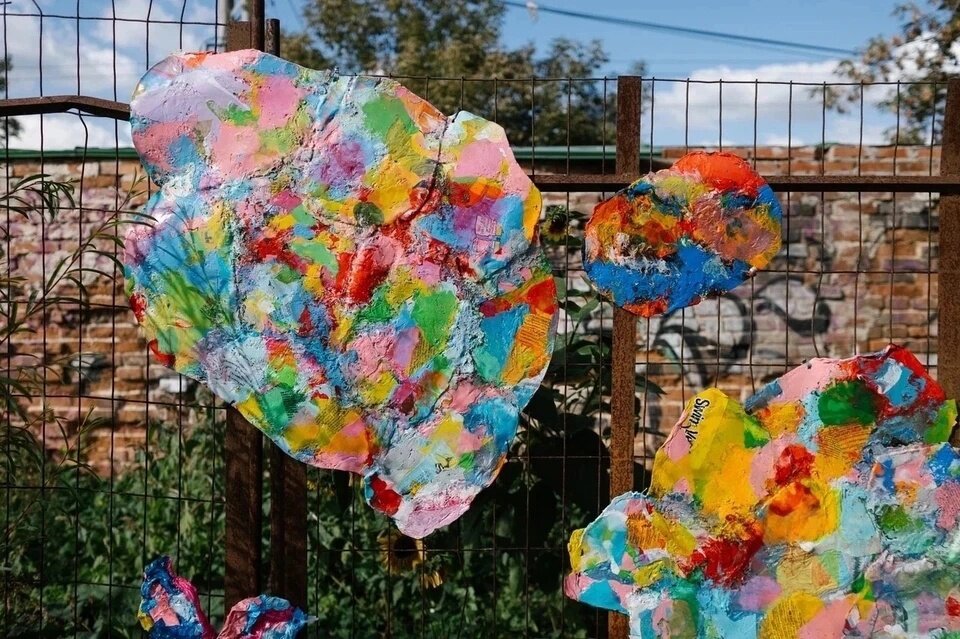    В Екатеринбурге представили арт-объект из старых игрушек