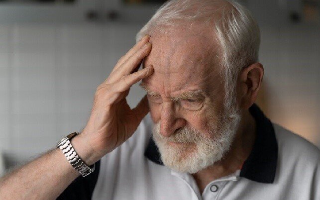 При деменции все когнитивные функции человека начинают угасать