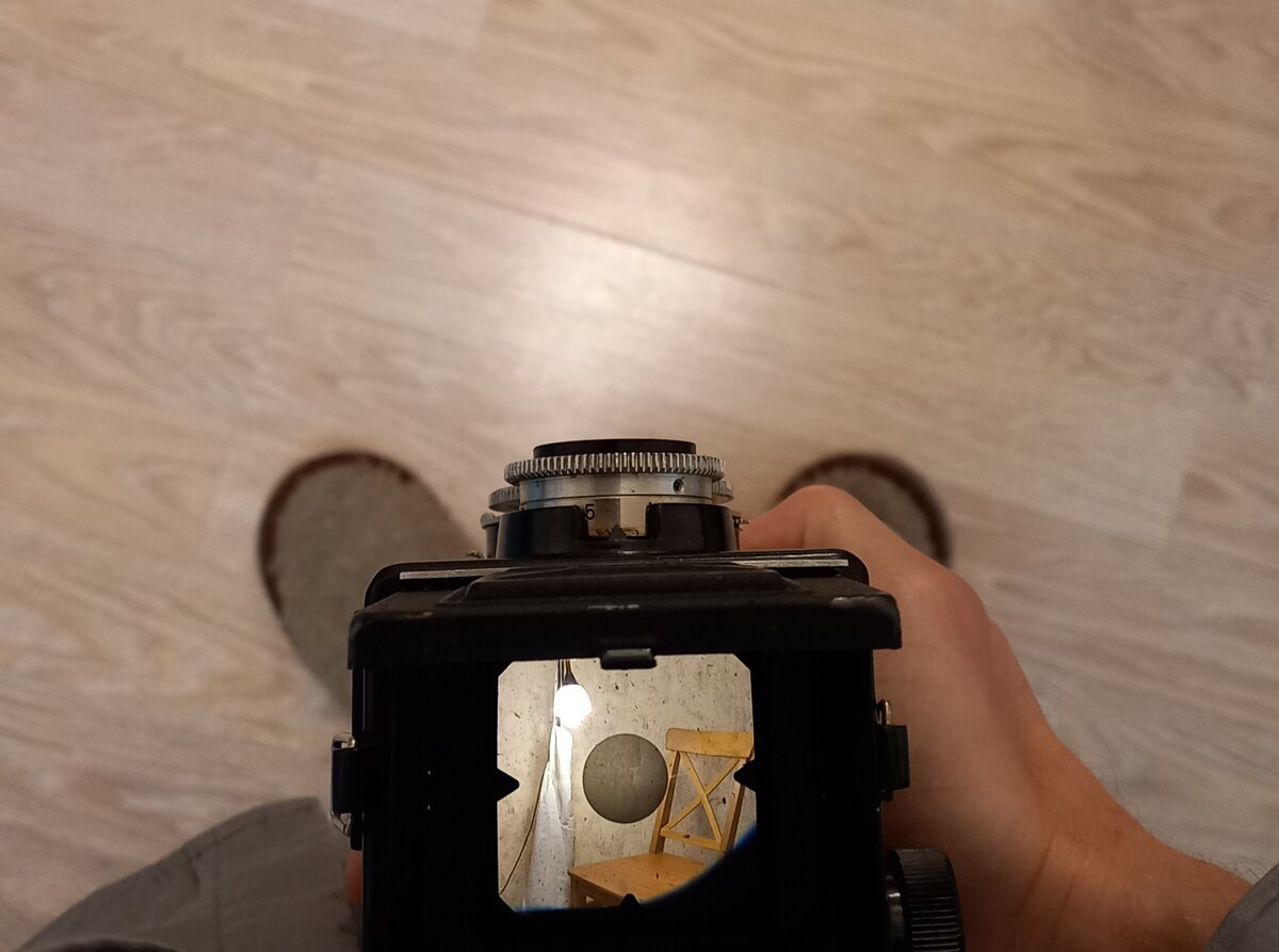 Примерно так, с тапочками:)