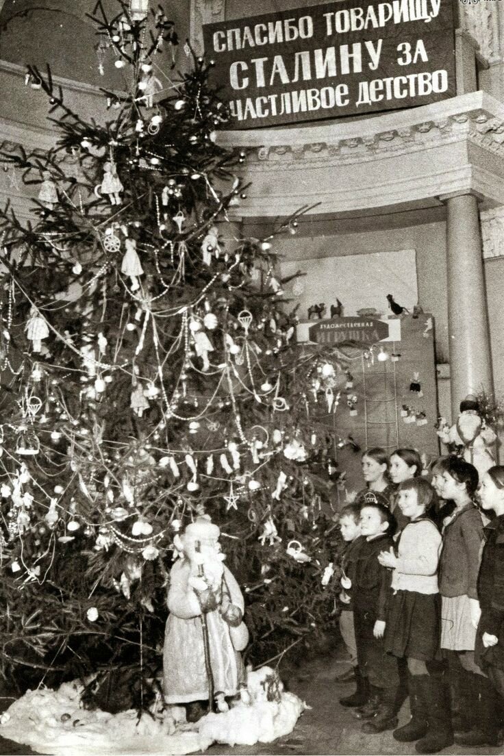 Первая Кремлевская елка 1936. Ёлка в Колонном зале в 1938 году. Новогодняя елка СССР. Новогодняя ель в 1935.