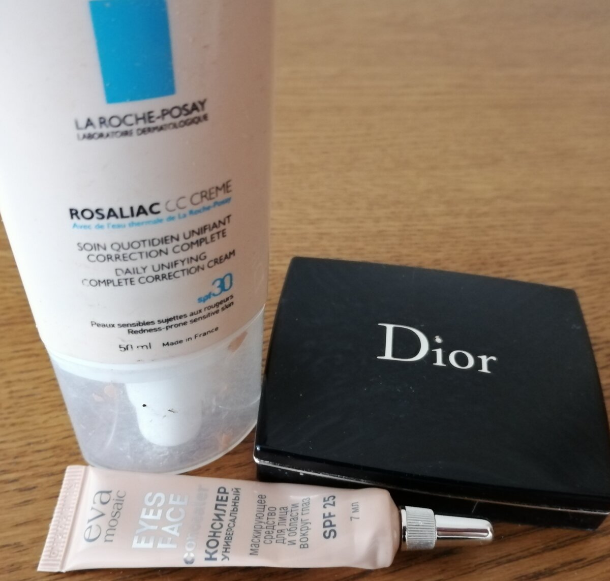 Как видите, в моей косметичке имеются самые разные бренды.