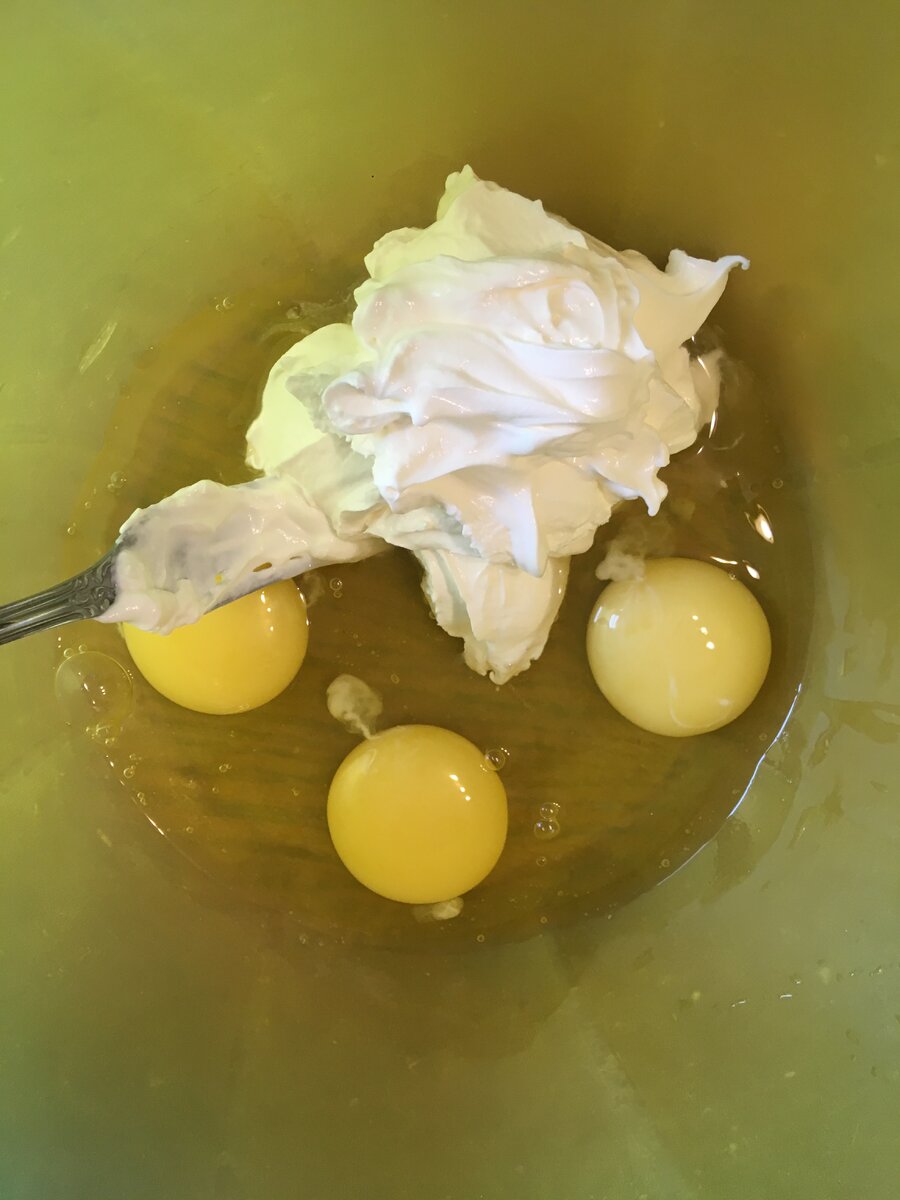 3 яйца и 200 грамм сметаны