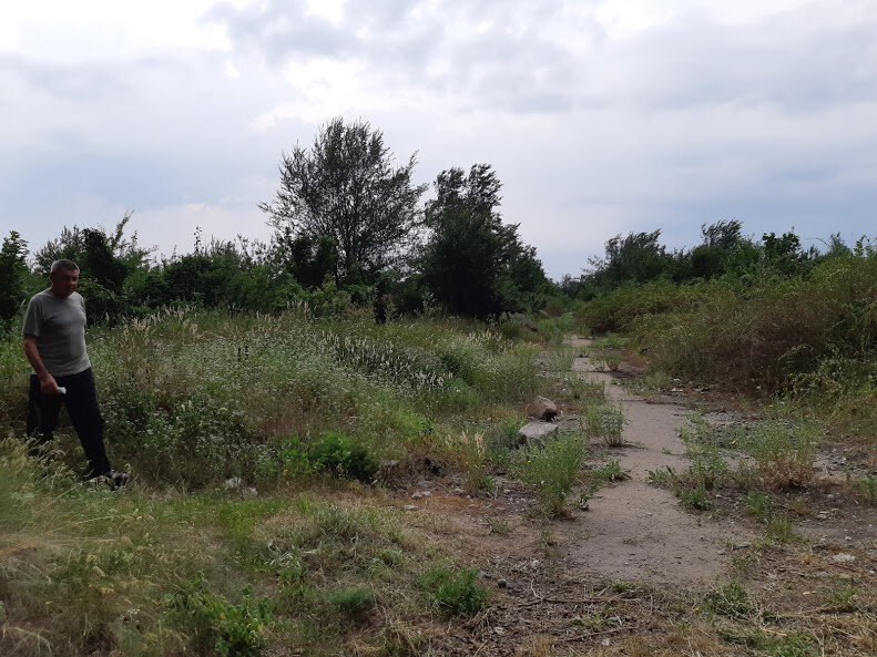  Слева, тот самый сосед, который мне все и рассказал 