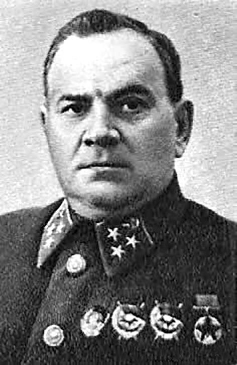 Хрулёв Андрей Васильевич, начальник Управления снабжения Красной Армии, с 22 июля 1940 года начальник Главного интендантского управления Красной Армии