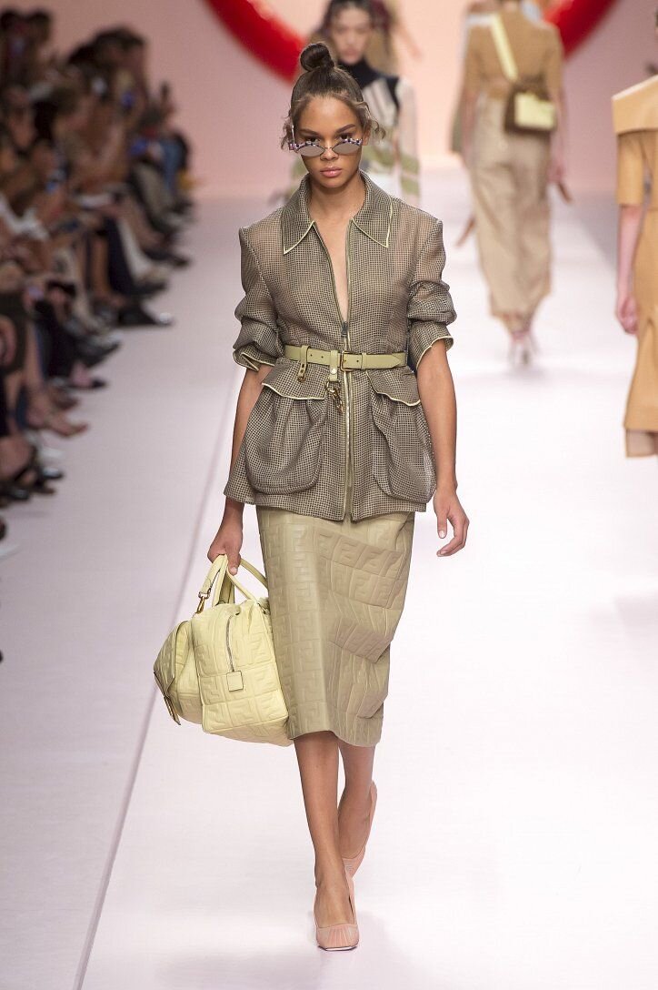 Натуральная одежда. Фенди коллекция Весна-лето 2019. Fendi Весна лето 2019. Fendi Spring Summer 2019. Фенди подиум.