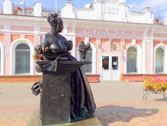 Памятник тамбовской казначейше / Фото с сайта https://parusa-chg.nethouse.ru