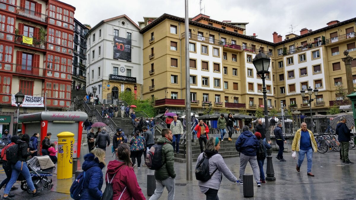 Испания. Бильбао. Площадь Мигеля Унамуно