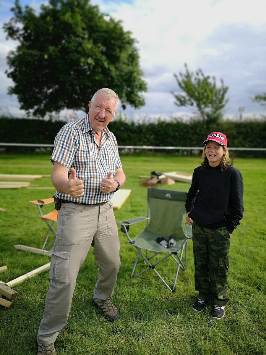 1. Сумма результатов метания ножа с дистанции 3,5 и 7 метров.