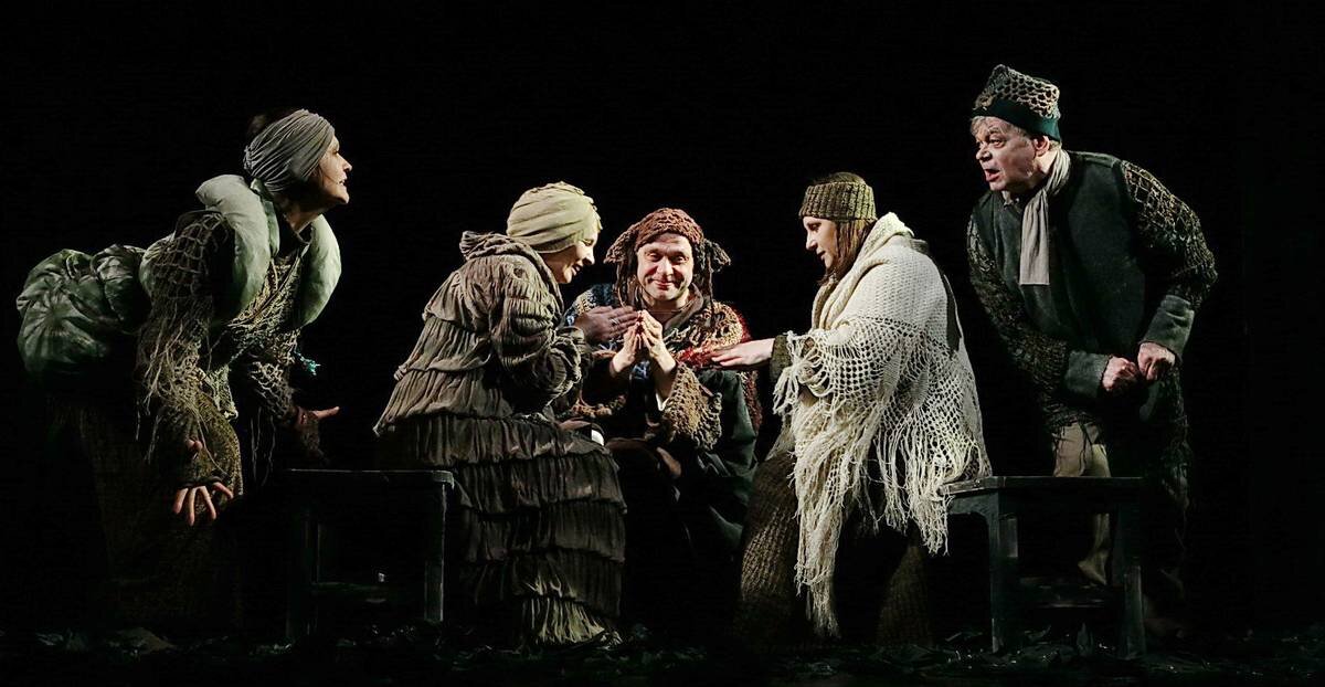 На фото: сцена из спектакля «Господа Головлевы». Фото предоставлено пресс-службой нижегородского театра драмы