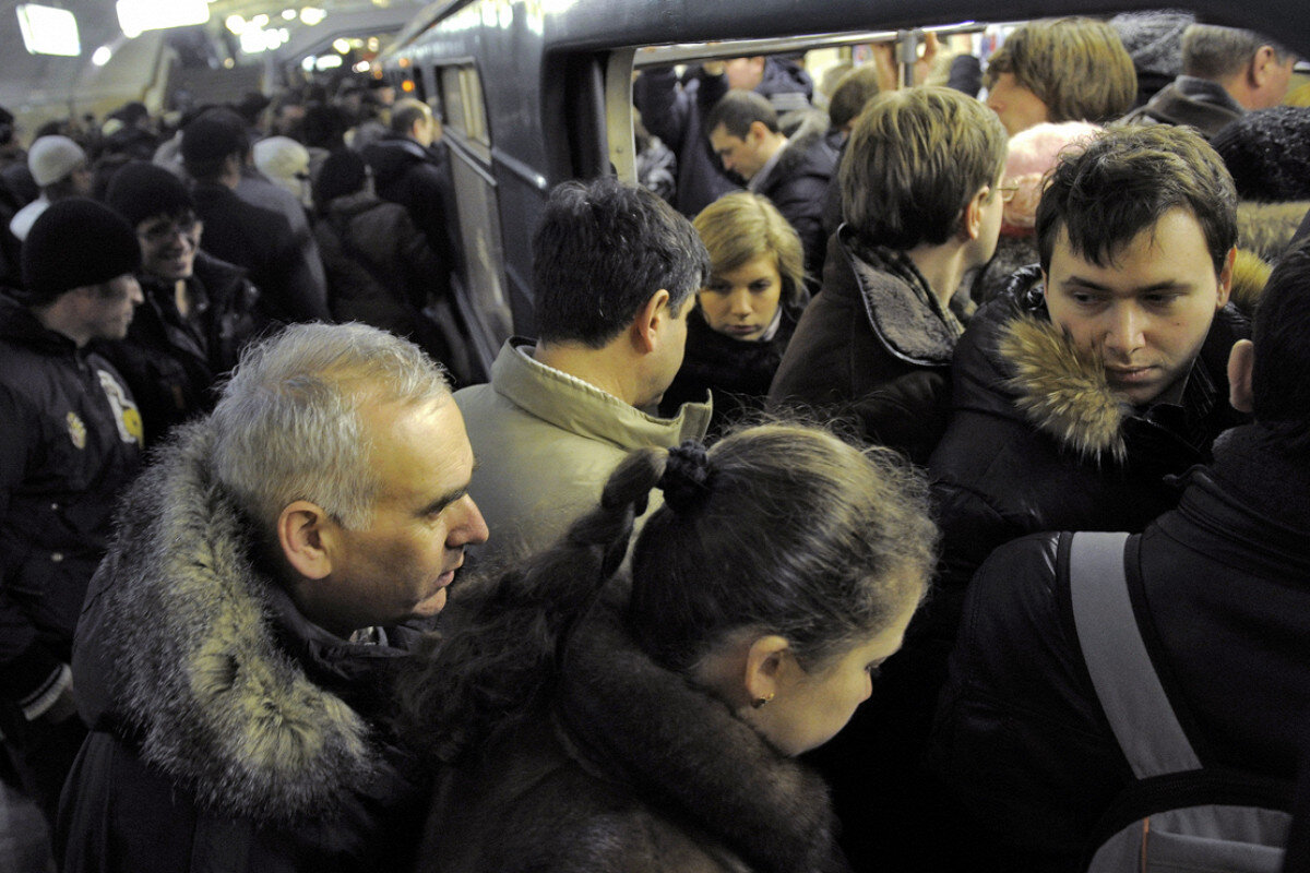 толпа в метро москвы