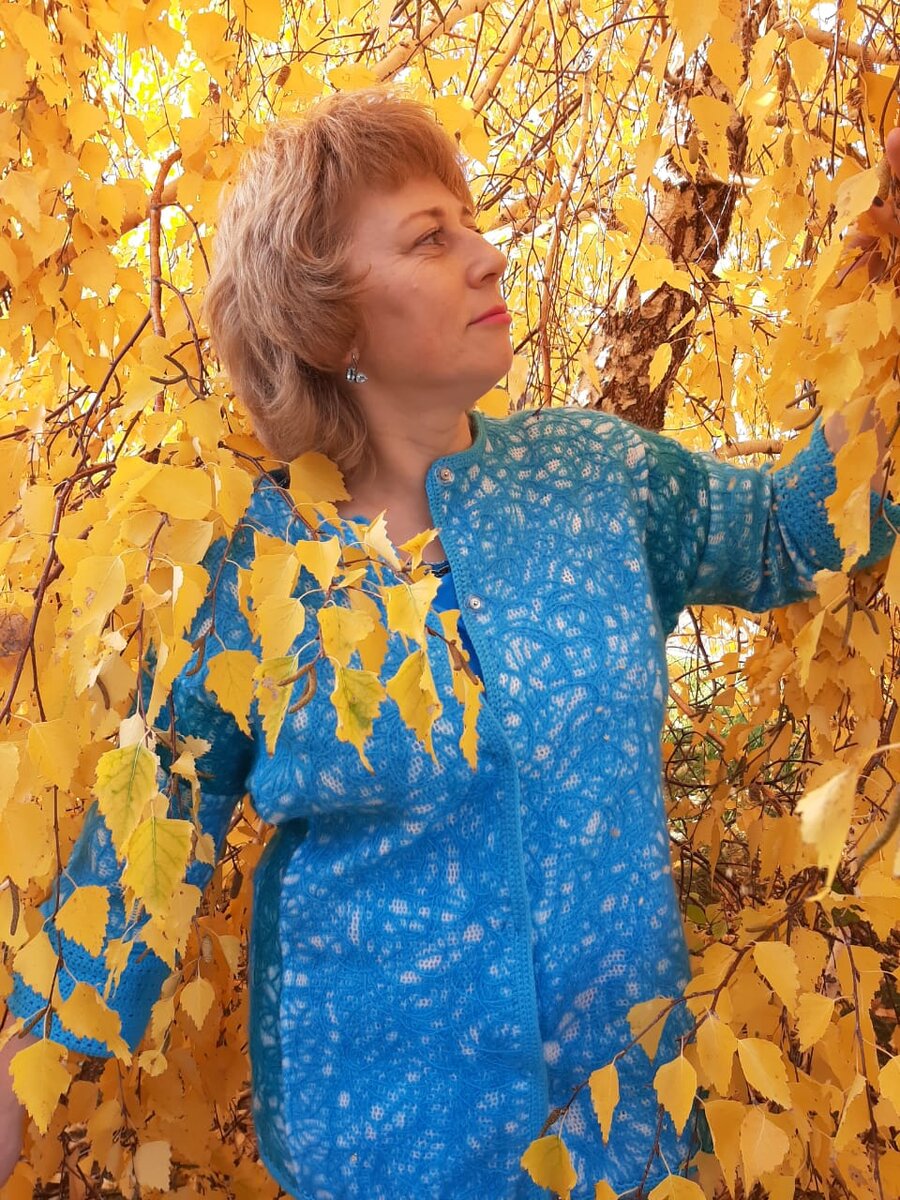 Жакет сшит из валеного полотна. Цвет такой обожаю, как увидела поняла, что из этих голубые кусочков будет. Природа не подвела, в этом году столько красок было, загляденье!!!! 