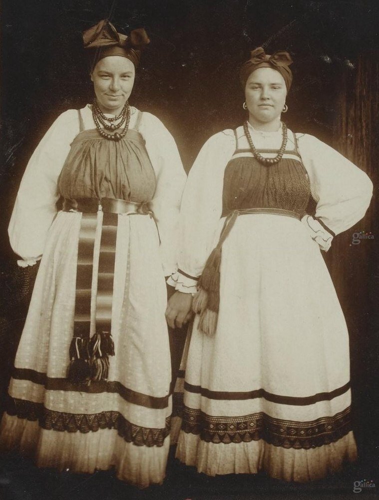 Как на Русском Севере еще лет 350 назад женщины носили шаровары