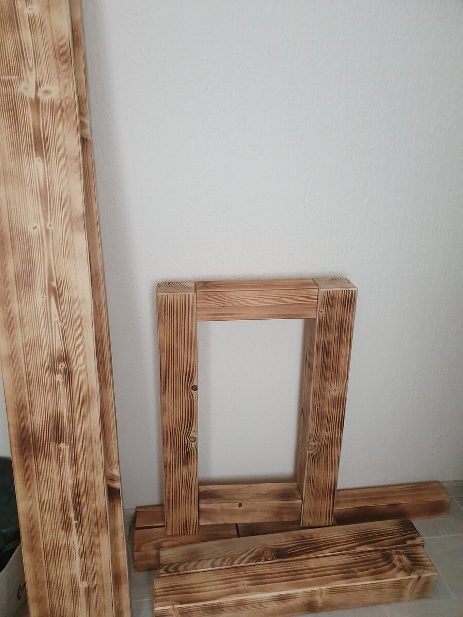 Вот такой стол заказала у своего соседа с другой улицы, историю которого привела в примере, будет  сборка выложу фото красивый стол будет ))